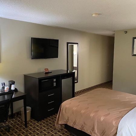 Quality Inn Morton At I-74 Luaran gambar