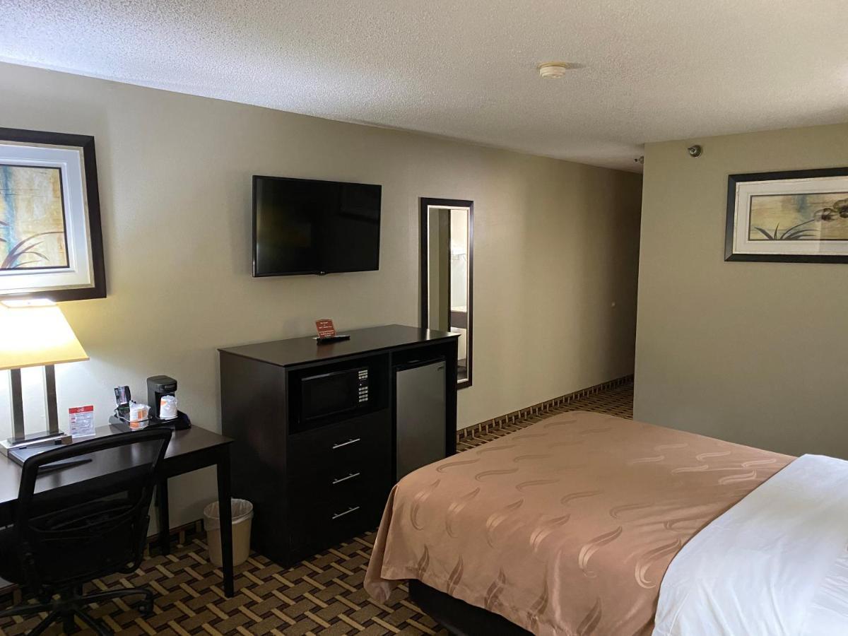 Quality Inn Morton At I-74 Luaran gambar