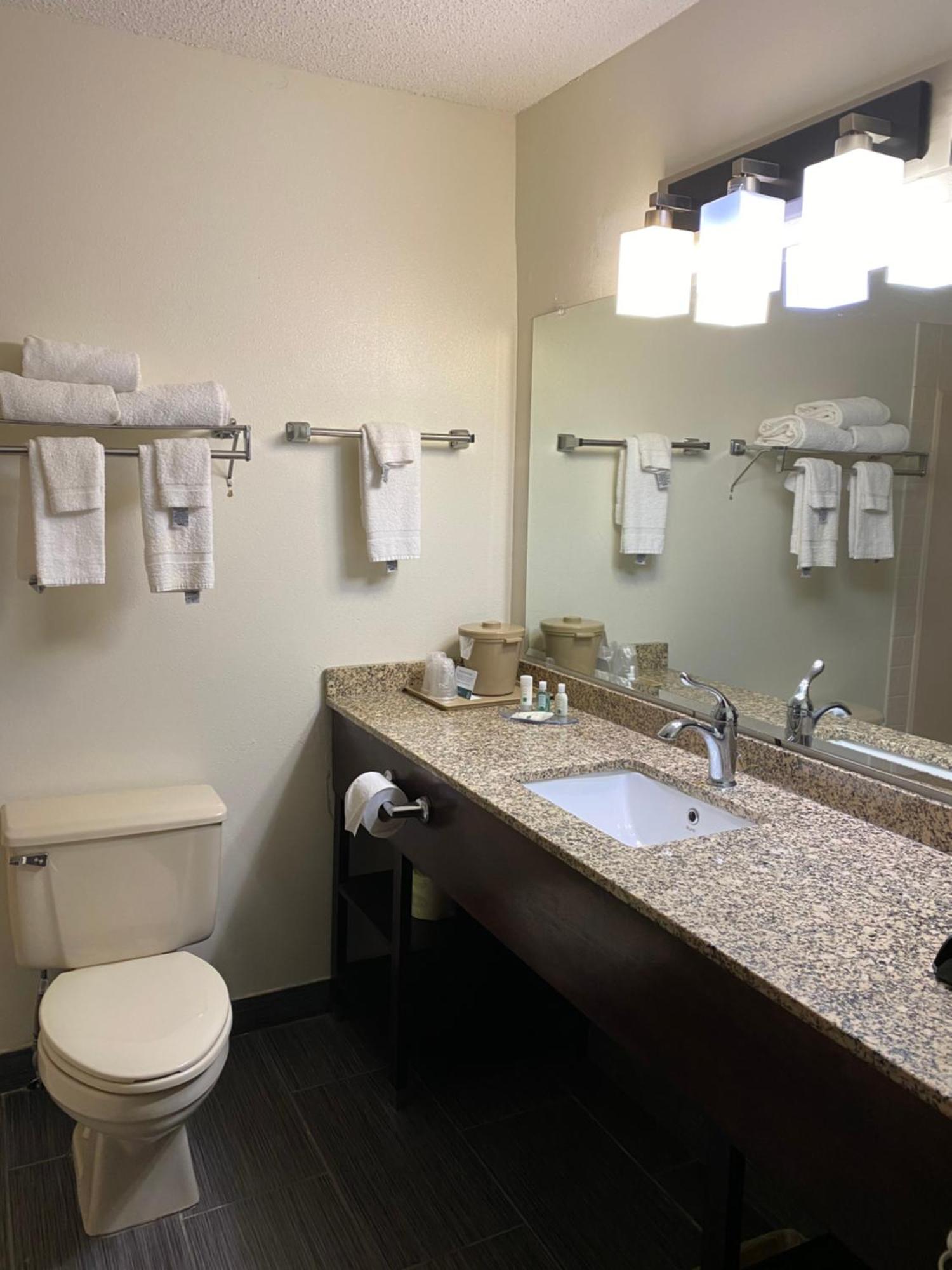 Quality Inn Morton At I-74 Luaran gambar