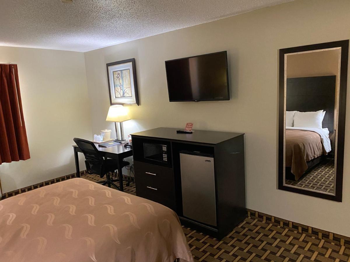 Quality Inn Morton At I-74 Luaran gambar