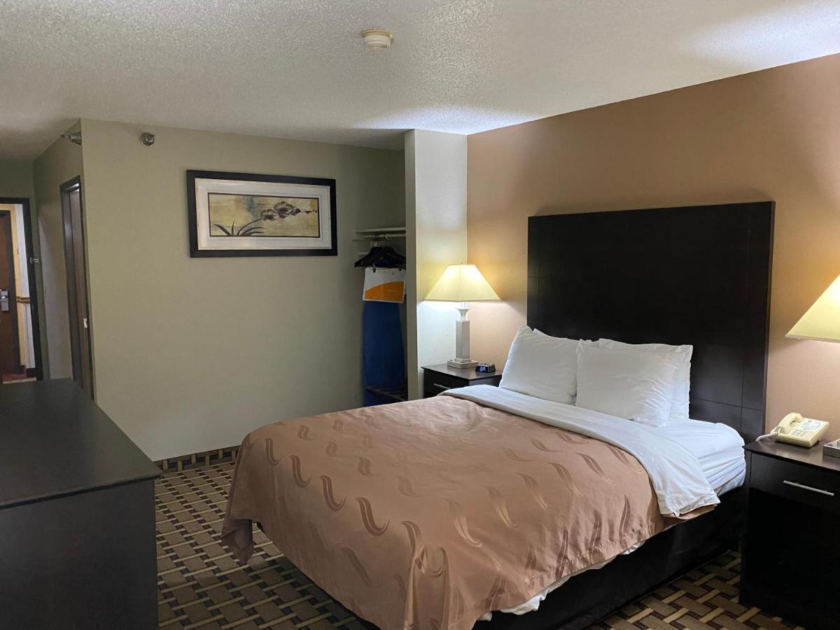 Quality Inn Morton At I-74 Luaran gambar