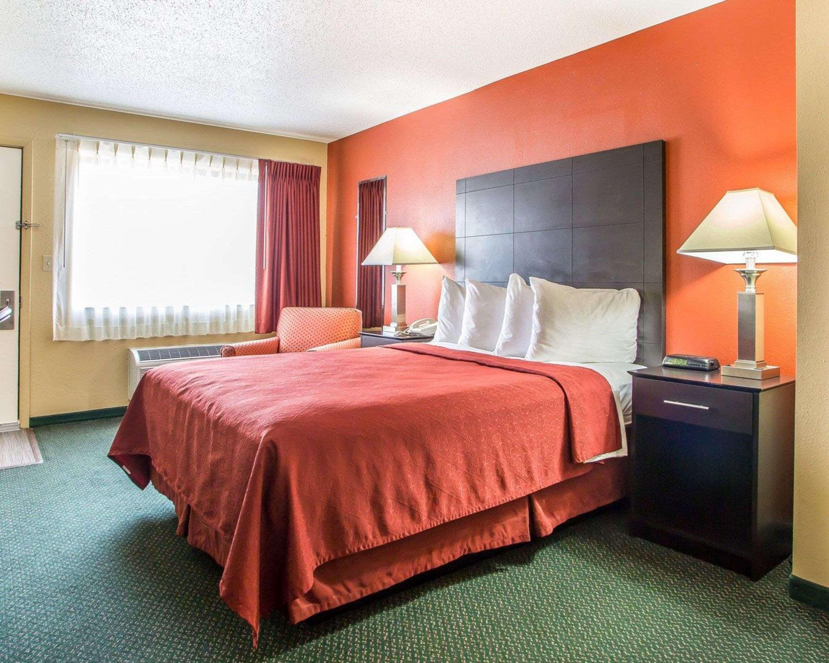 Quality Inn Morton At I-74 Luaran gambar