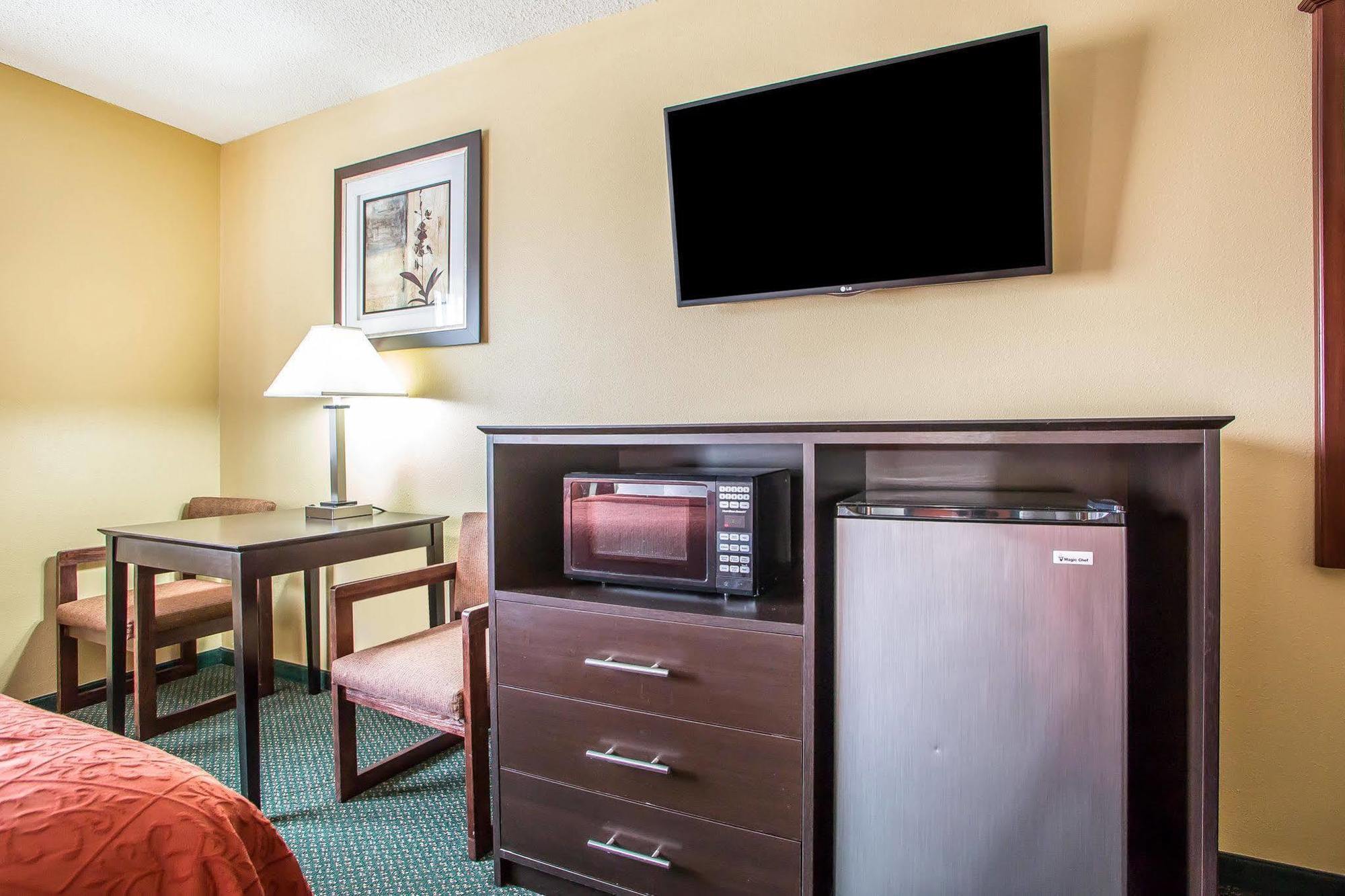 Quality Inn Morton At I-74 Luaran gambar